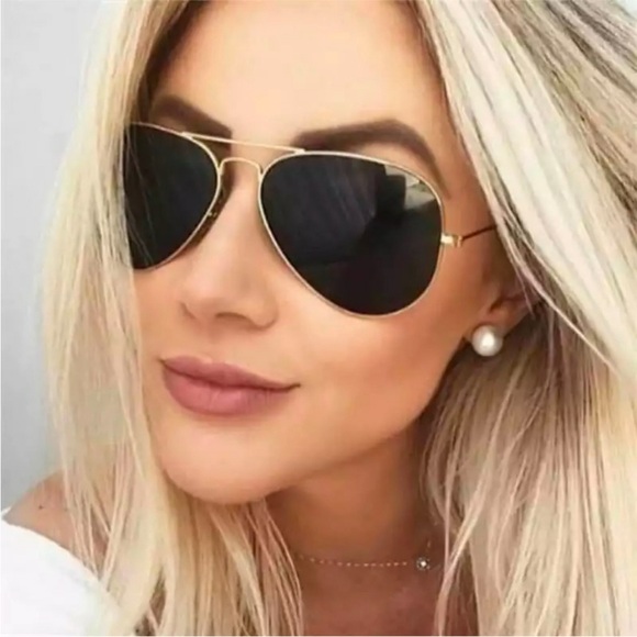 RayBan Aviator Gold Frame Sunglasses with Dark Lenses GUC - Picture 5 of 14